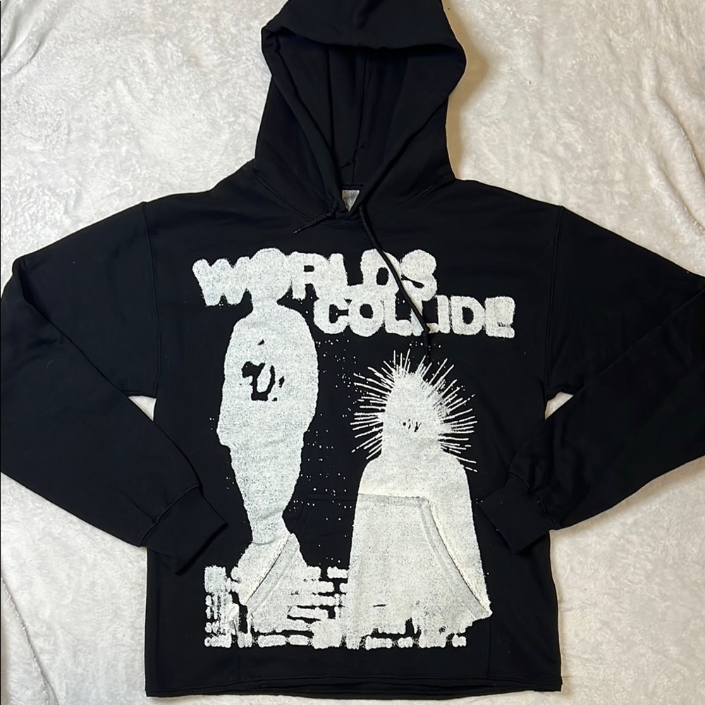 NWOT Uvsailles Worlds Collide Cropped Hoodie